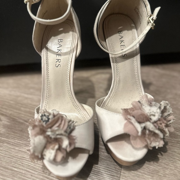 Slightly used Bakers Heels. - Picture 2 of 2